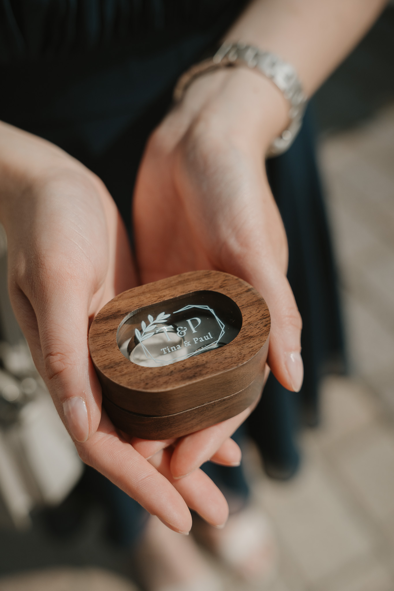 Ring wird während der Zeremonie übergeben