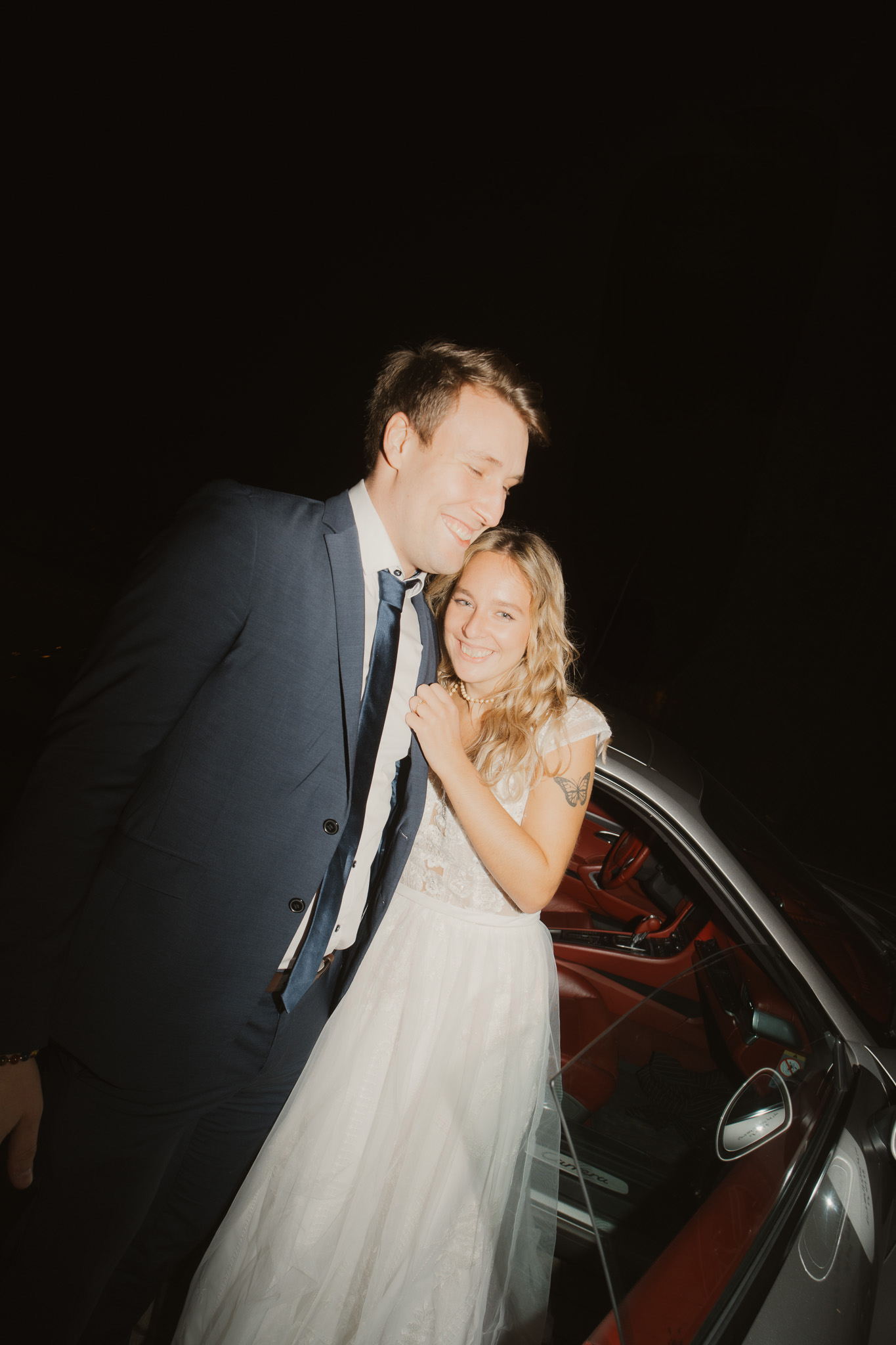 Brautpaar vor Ausgang Dresden