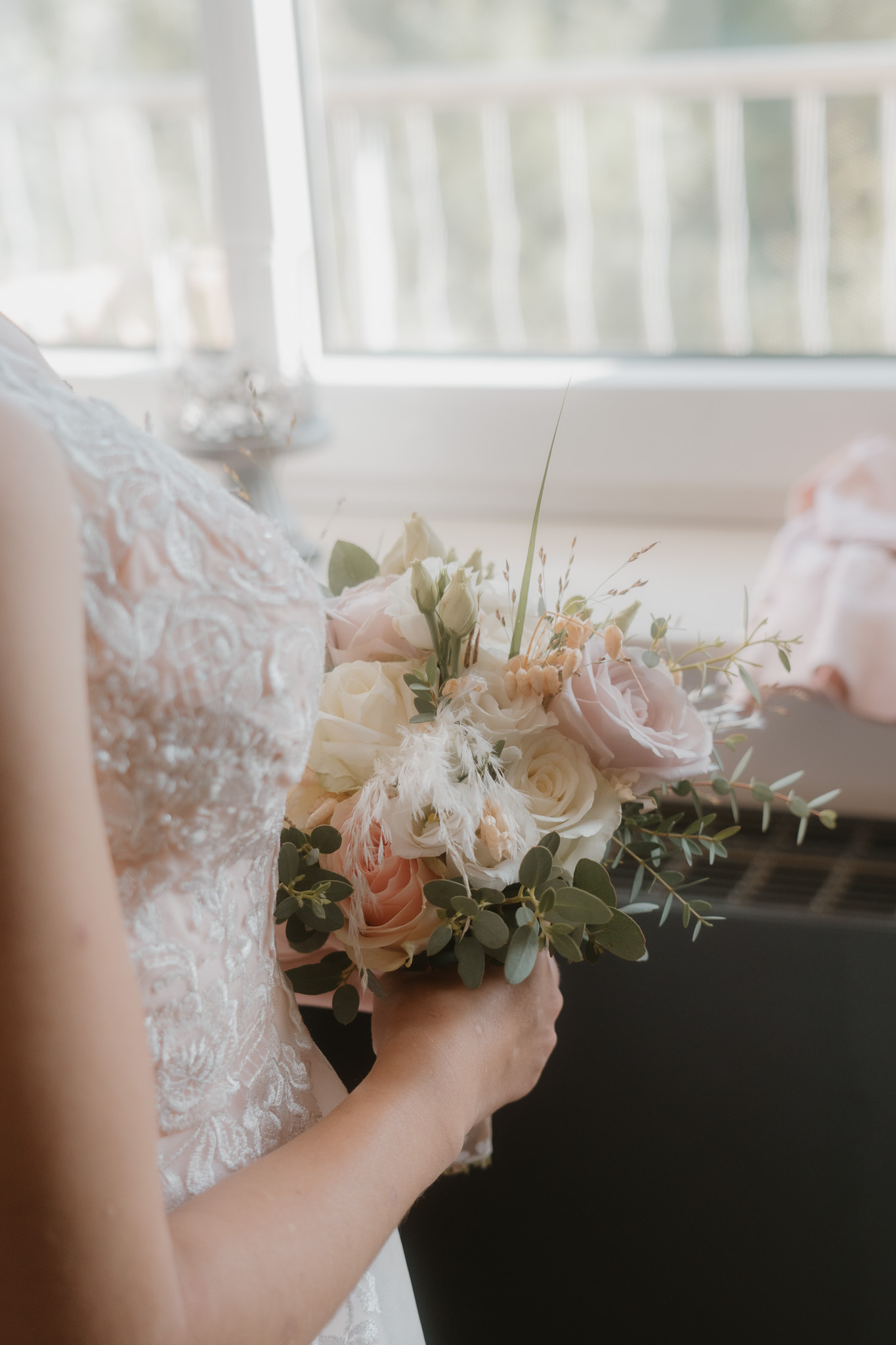 Gartenhochzeit Spremberg Braut Blumen Detail