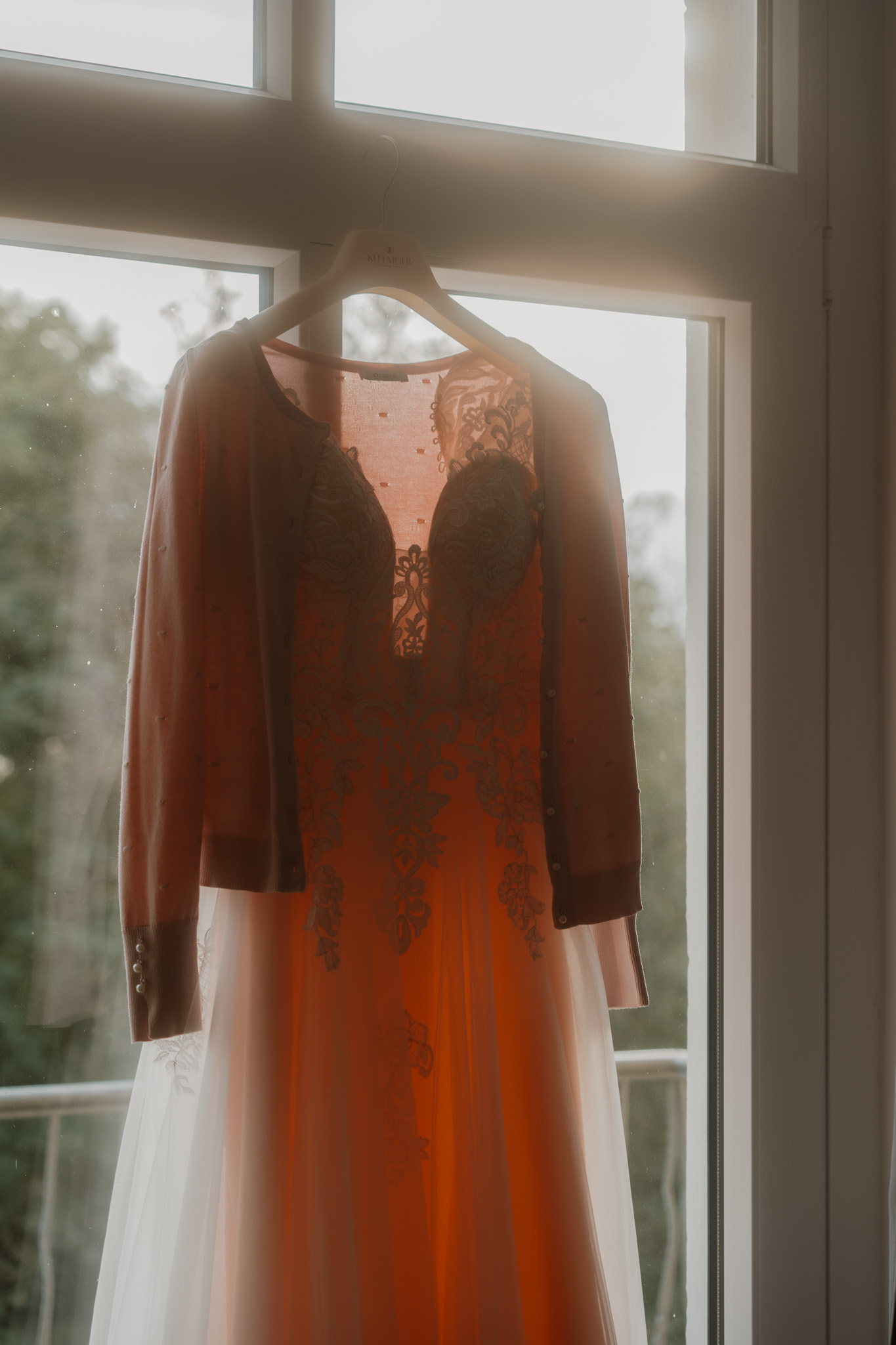 Gartenhochzeit Spremberg Brautkleid an Haenger