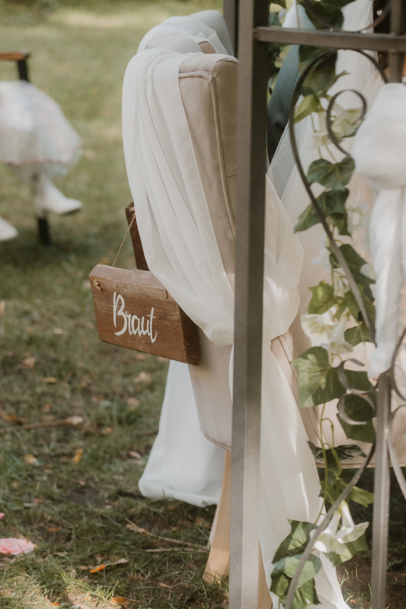 Gartenhochzeit Spremberg Dekoration Blumenbogen