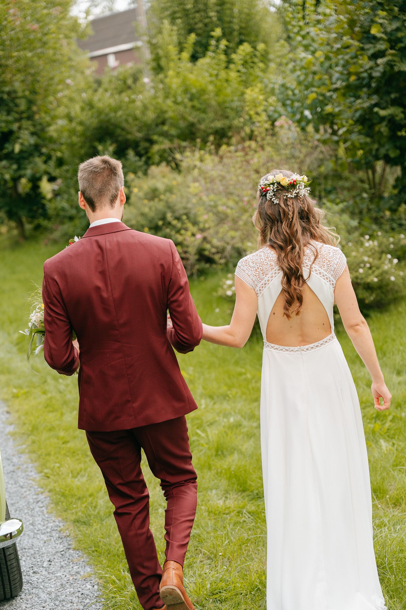 Brautpaar von hinten